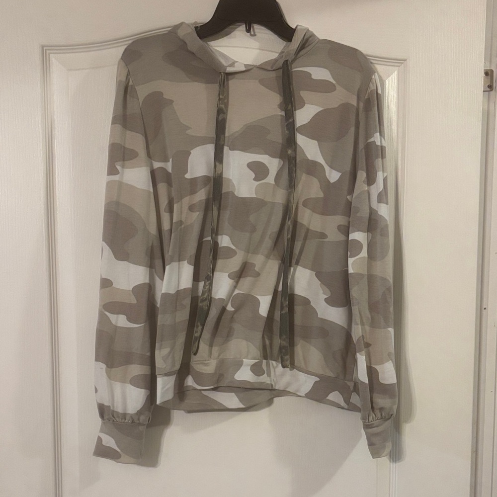 5 for $25!! Como Vintage Light Gray and Cream Top